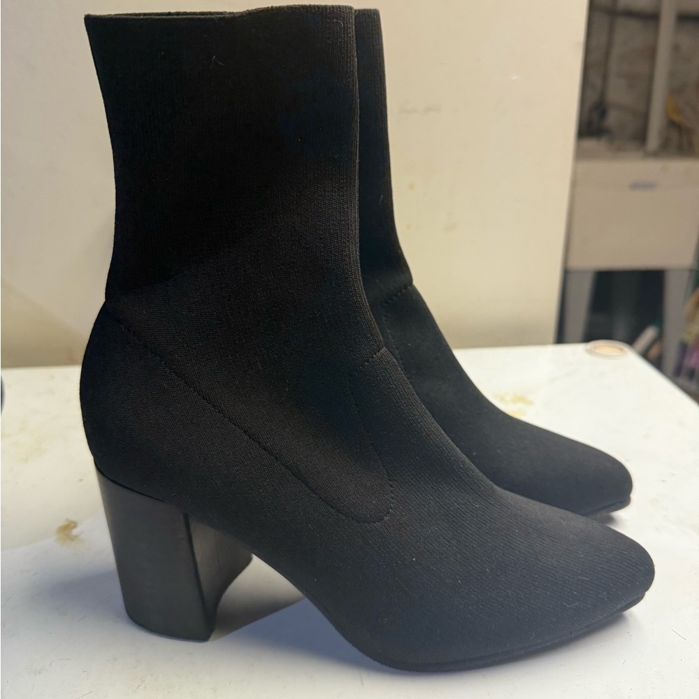Chic Black Heeled Boots